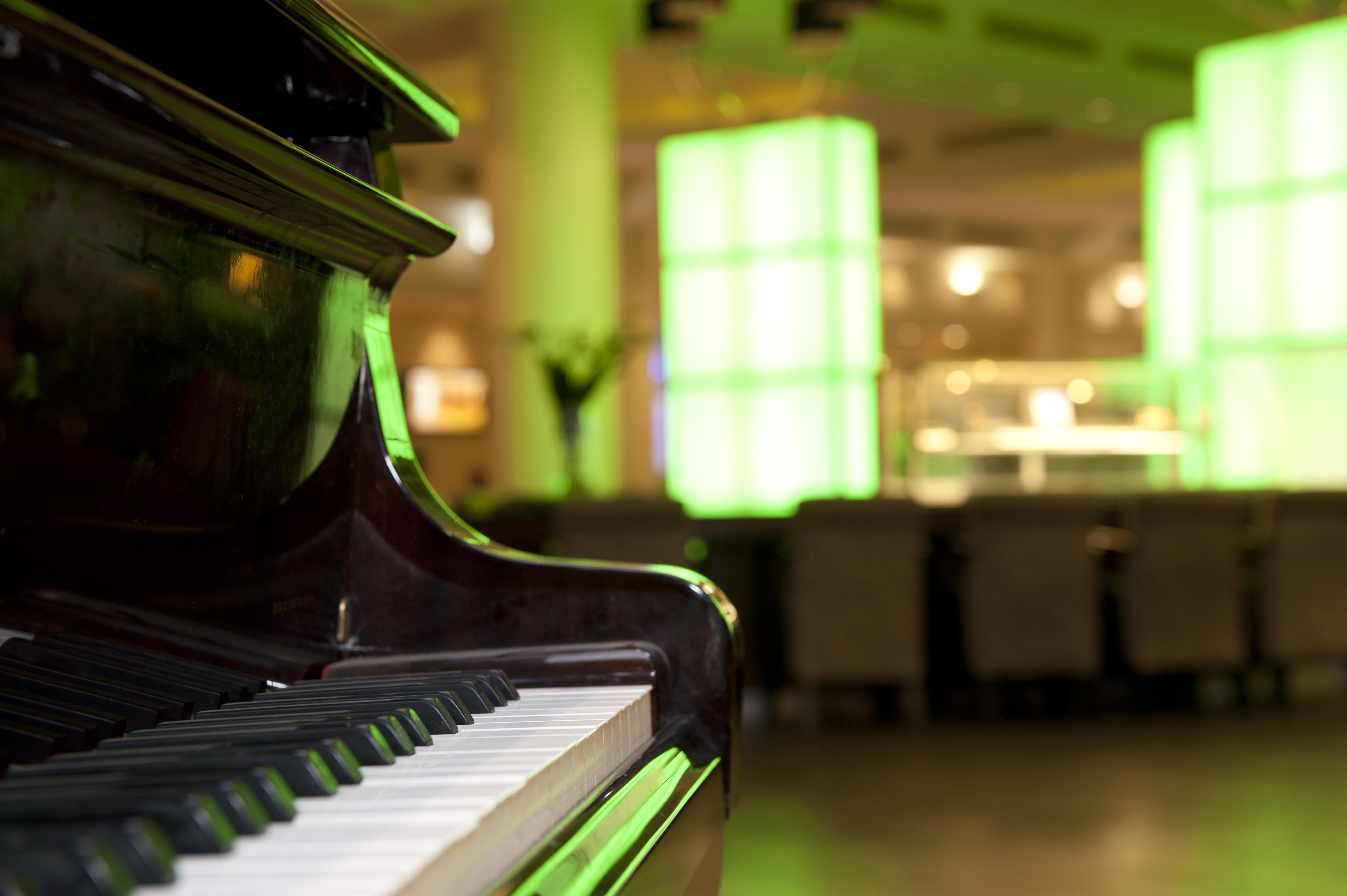 U Magic Palace Eilat Exterior foto Piano at the Green Room