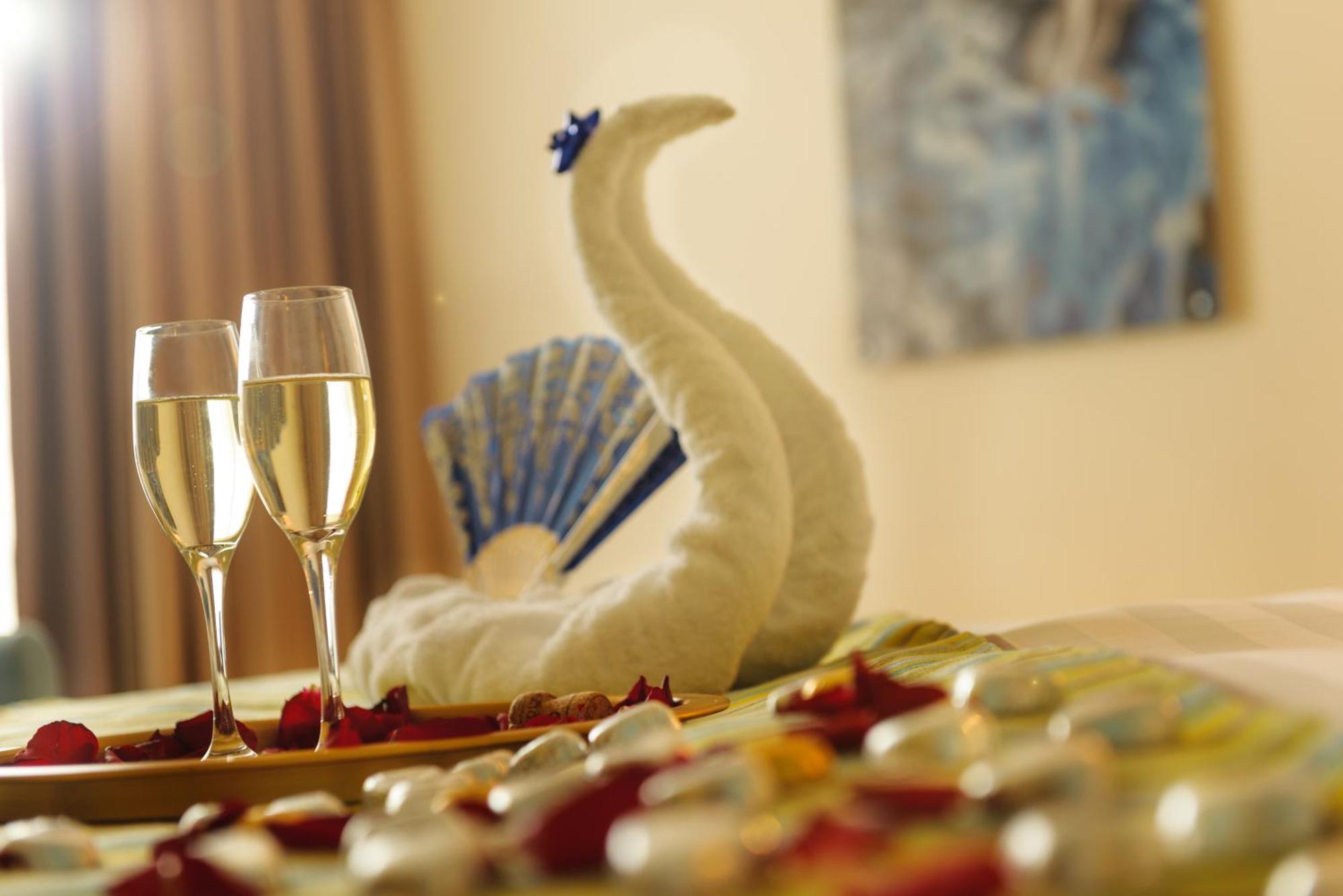 U Magic Palace Eilat Exterior foto A swan room